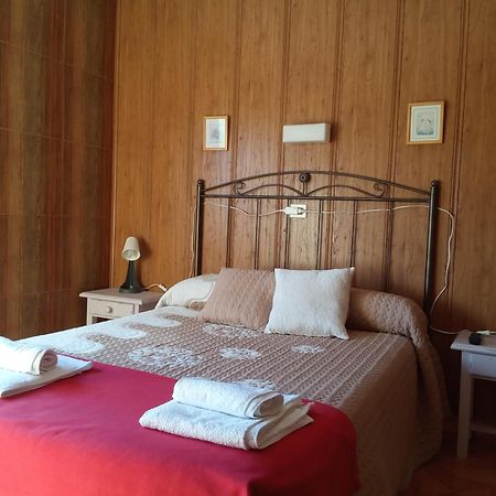 Hostal La Collada De Aralla Aralla de Luna ภายนอก รูปภาพ