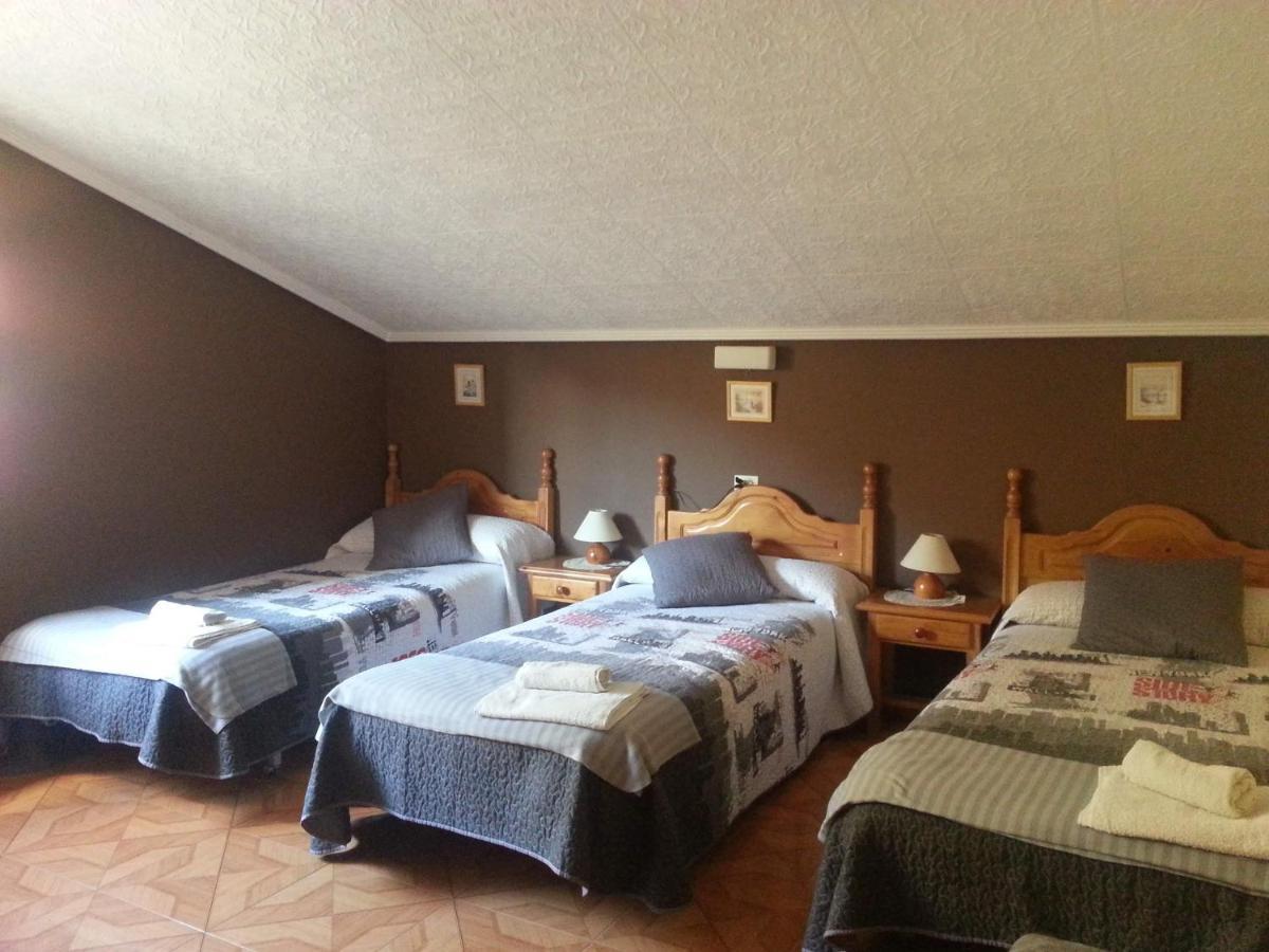 Hostal La Collada De Aralla Aralla de Luna ภายนอก รูปภาพ