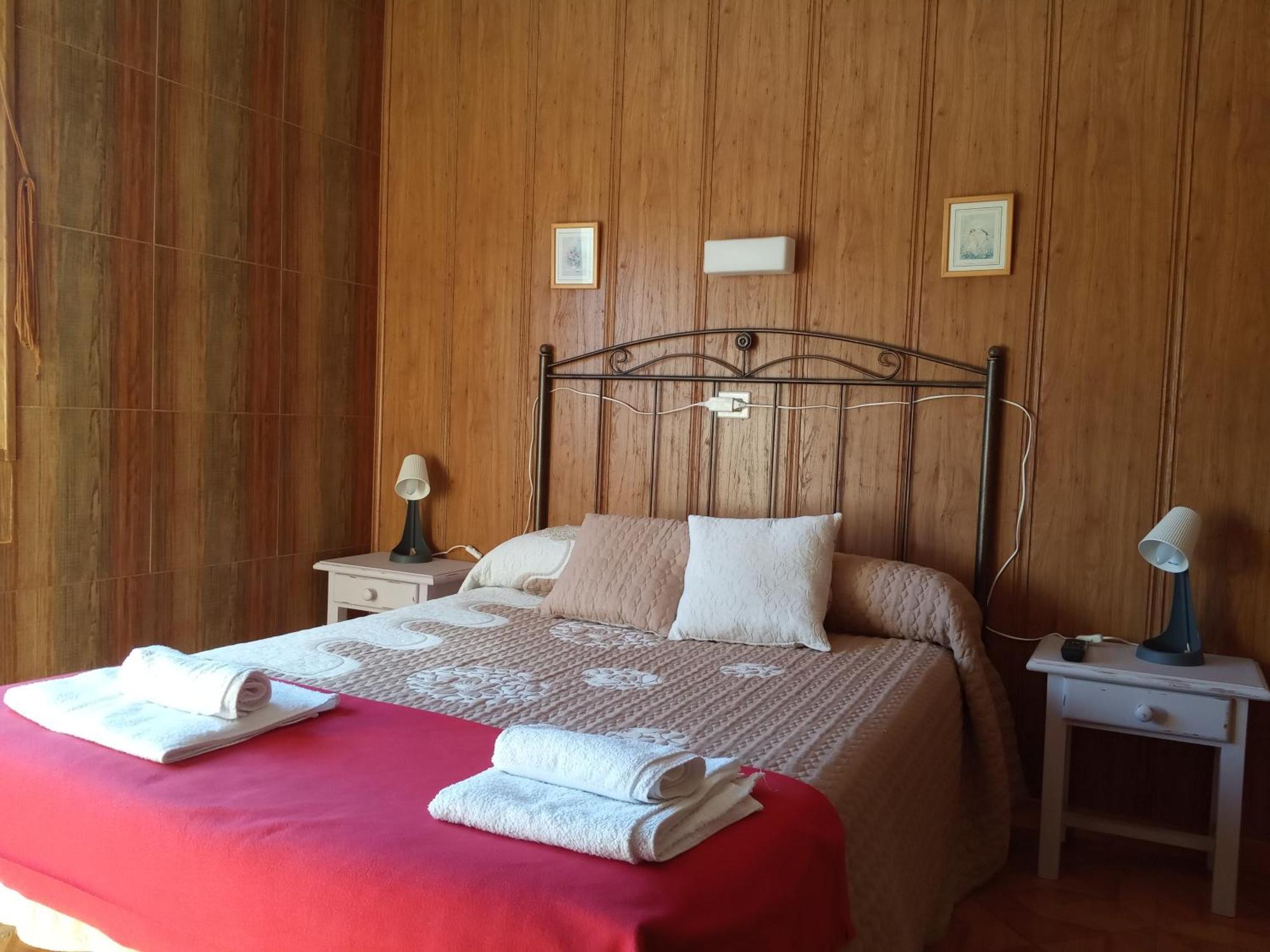 Hostal La Collada De Aralla Aralla de Luna ภายนอก รูปภาพ