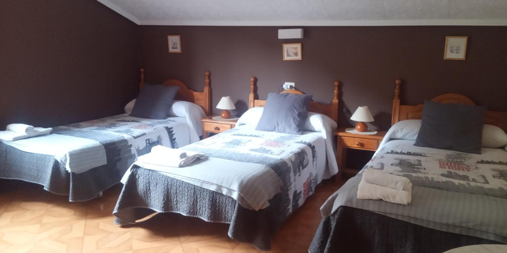 Hostal La Collada De Aralla Aralla de Luna ภายนอก รูปภาพ