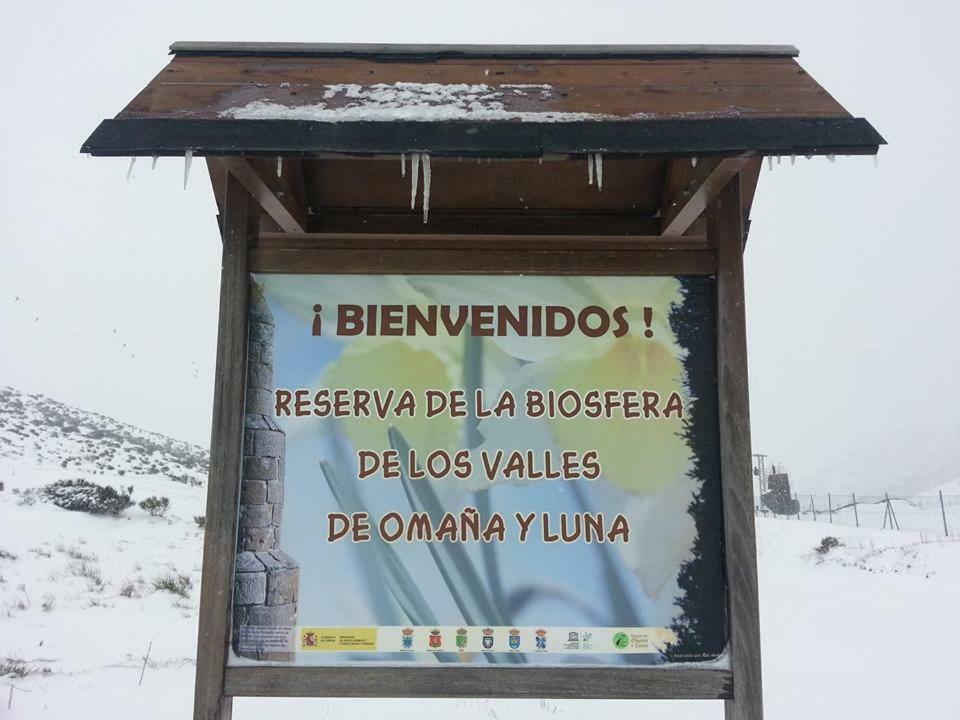 Hostal La Collada De Aralla Aralla de Luna ภายนอก รูปภาพ